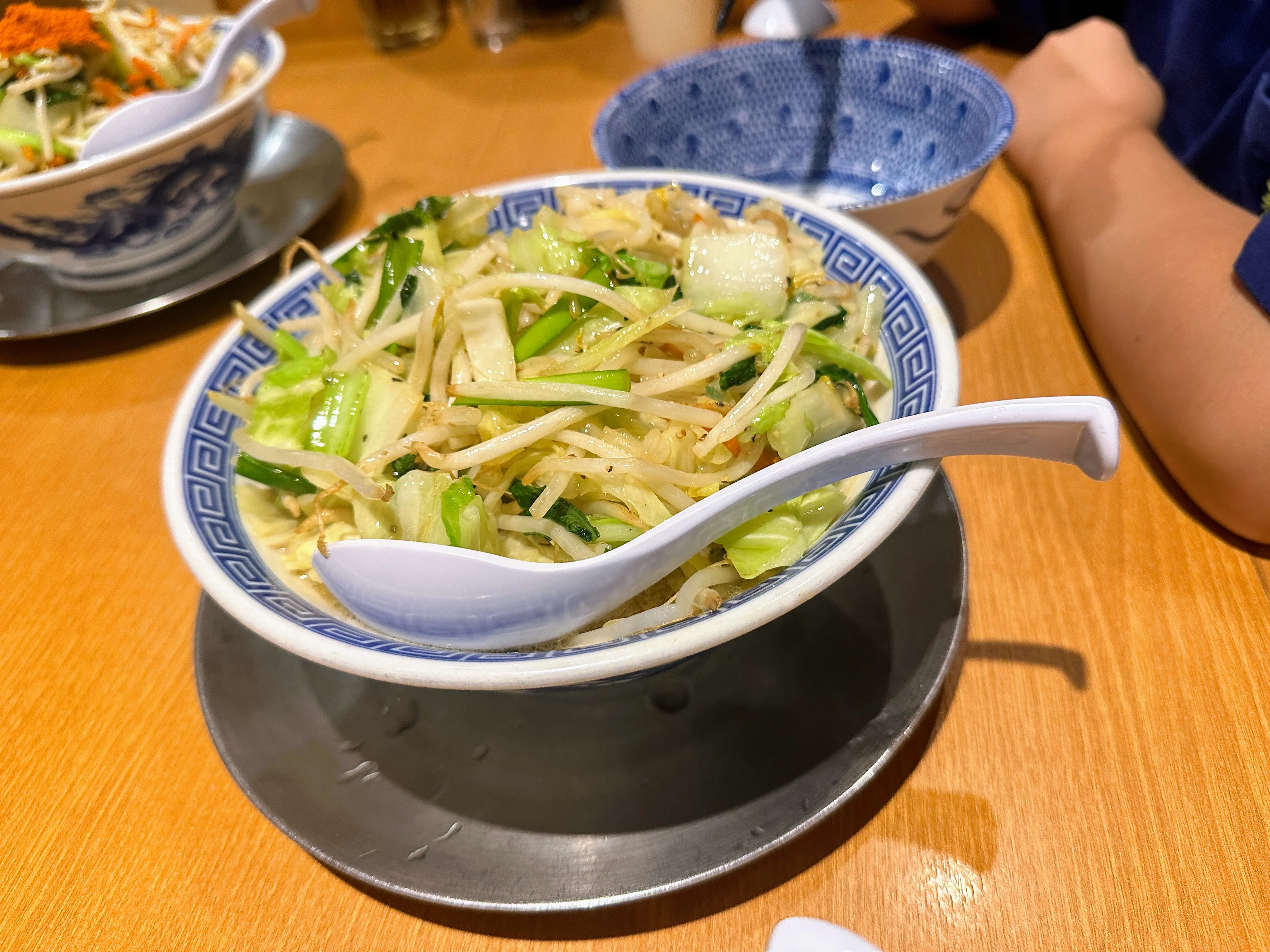 トナリのタンメン。野菜がたっぷりのっている